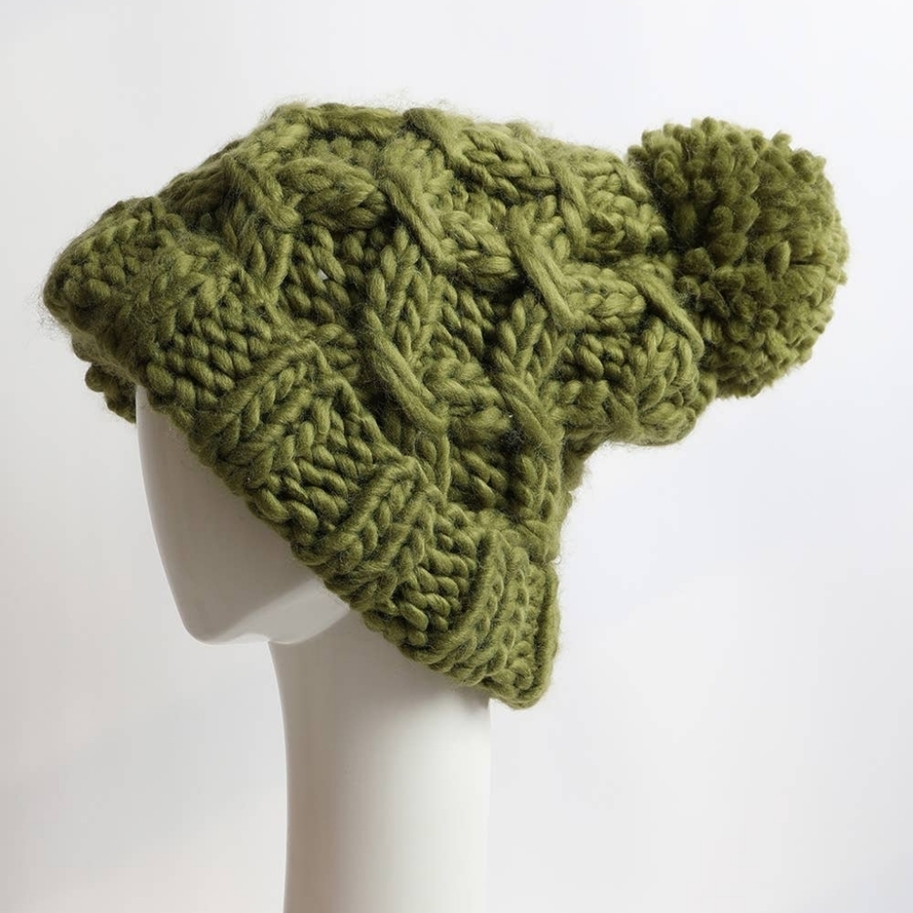 NWT Green Oversized Chunky Knit Pom Beanie - Cozy Winter Style